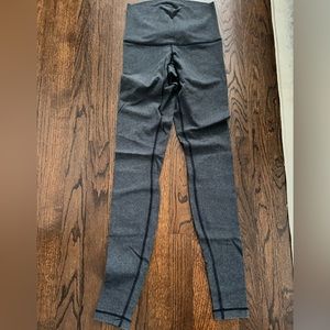 Women’s Grey Lululemon Leggings (Size 4)